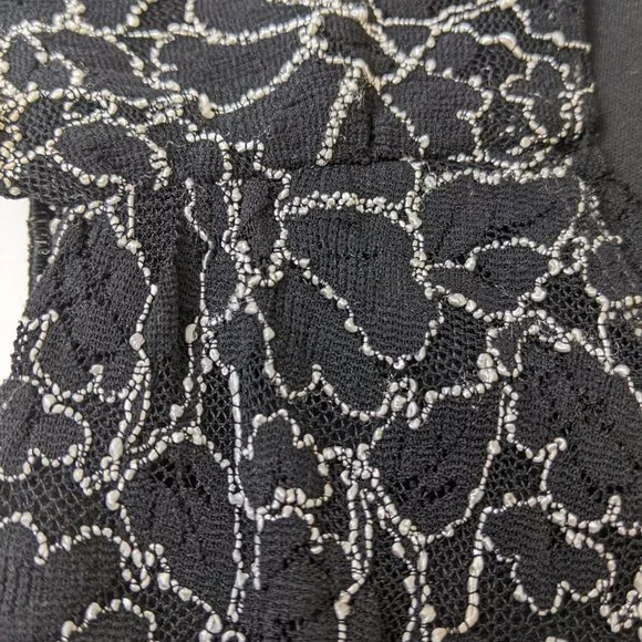 Le Château White Corded Lace Sleeveless Top V-Neck Blouse Size XS - Picture 13 of 15